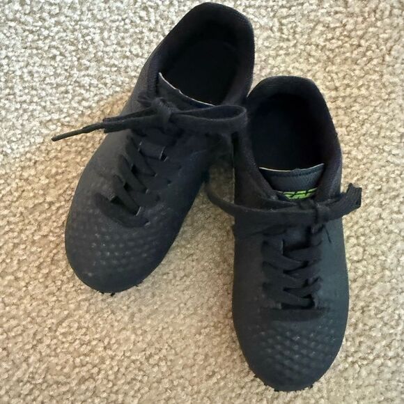 Vizari Kids Black and Green Turf in/out soccer shoes Size 9C - Picture 2 of 3